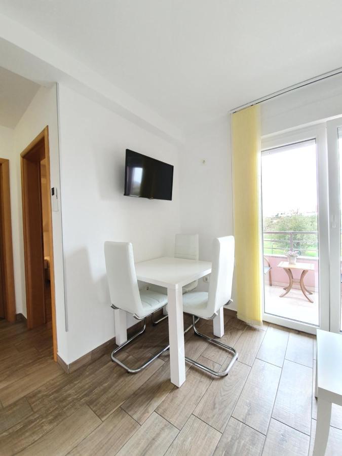 Apartments Karla Бибинье Экстерьер фото